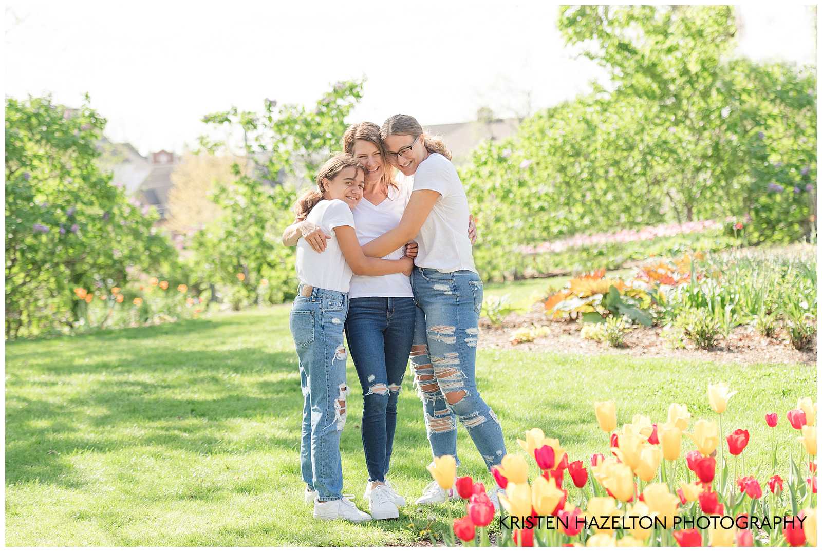 Teenaged daughters hugging their mom at a mother's day photoshoot by Lombard, IL photographer Kristen Hazelton