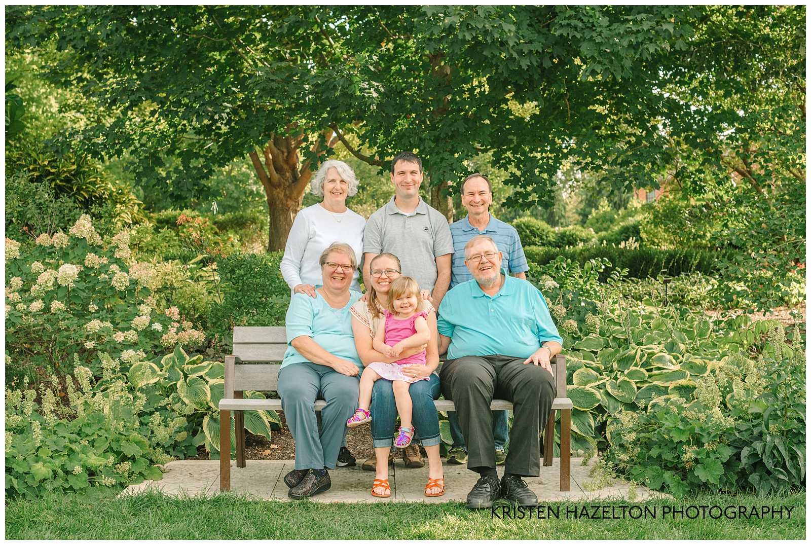 Extended family photos at Cantigny Park in Wheaton, Illinois