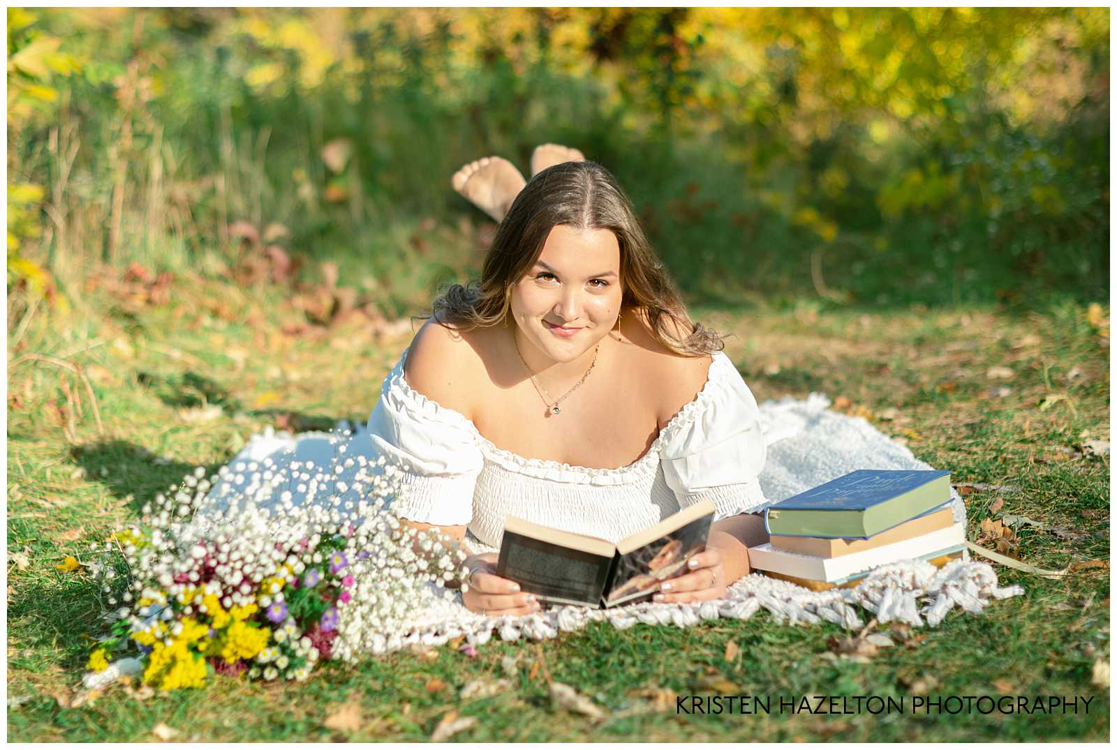 Reading high school senior photoshoot in Lincoln Park in Chicago, IL